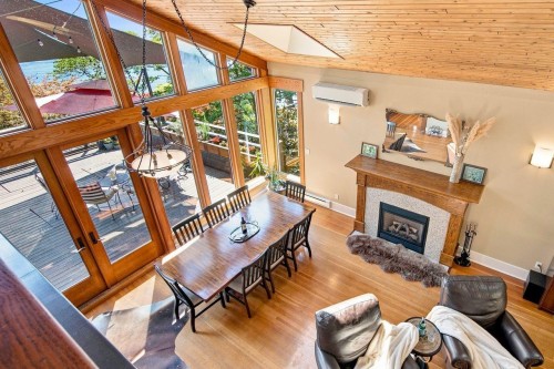 330 Sasamat Lane, North Vancouver, BC - Indoor Photo Showing Living Room With Fireplace