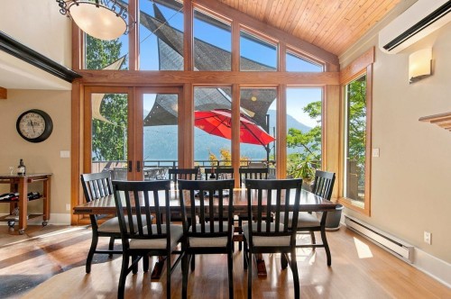 330 Sasamat Lane, North Vancouver, BC - Indoor Photo Showing Dining Room
