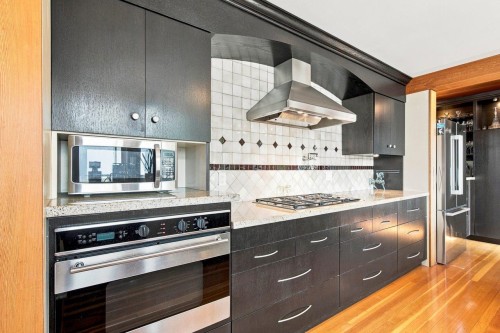 330 Sasamat Lane, North Vancouver, BC - Indoor Photo Showing Kitchen With Upgraded Kitchen