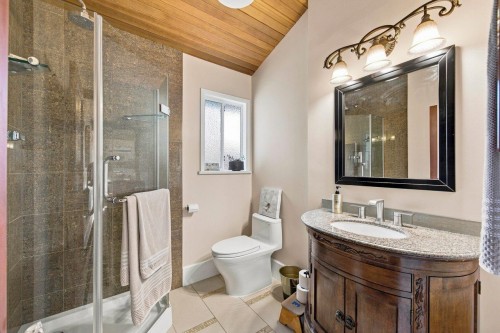 330 Sasamat Lane, North Vancouver, BC - Indoor Photo Showing Bathroom