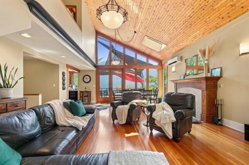 330 Sasamat Lane, North Vancouver, BC - Indoor Photo Showing Other Room With Fireplace