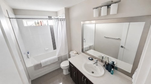 3517 Princeton Avenue, Coquitlam, BC - Indoor Photo Showing Bathroom