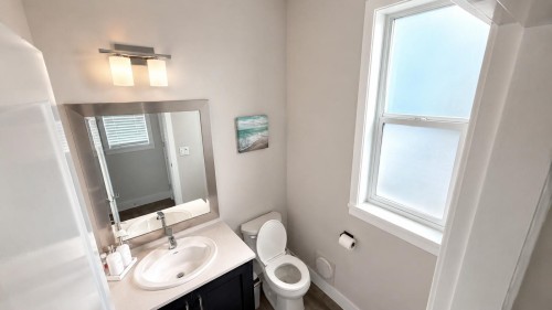 3517 Princeton Avenue, Coquitlam, BC - Indoor Photo Showing Bathroom