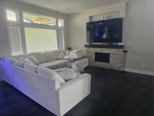 3517 Princeton Avenue, Coquitlam, BC - Indoor Photo Showing Living Room With Fireplace