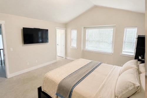 3517 Princeton Avenue, Coquitlam, BC - Indoor Photo Showing Bedroom
