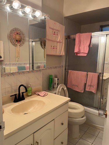 2665 Ward Street, Vancouver, BC - Indoor Photo Showing Bathroom
