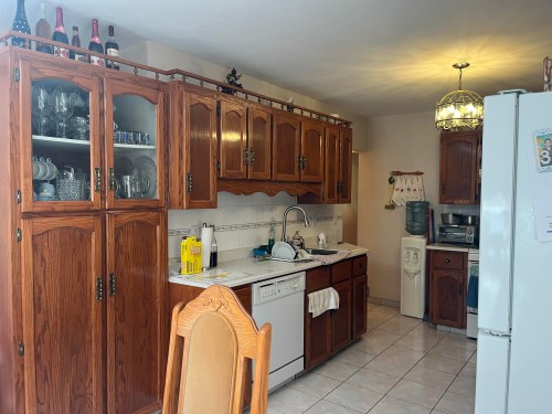 2665 Ward Street, Vancouver, BC - Indoor Photo Showing Kitchen