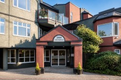 307-2800 Chesterfield Avenue  North Vancouver, BC V7N 4M1