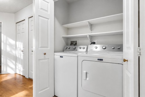 307-2800 Chesterfield Avenue, North Vancouver, BC - Indoor Photo Showing Laundry Room