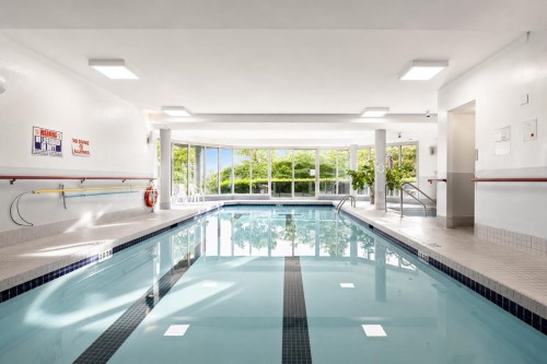 307-2800 Chesterfield Avenue, North Vancouver, BC - Indoor Photo Showing Other Room With In Ground Pool