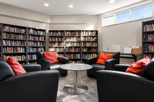 307-2800 Chesterfield Avenue, North Vancouver, BC - Indoor