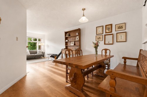 307-2800 Chesterfield Avenue, North Vancouver, BC - Indoor Photo Showing Dining Room