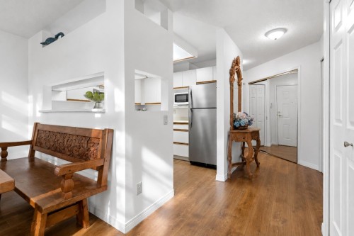 307-2800 Chesterfield Avenue, North Vancouver, BC - Indoor