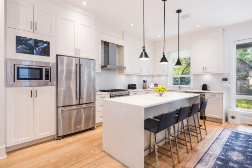 1585 Draycott Road, North Vancouver, BC - Indoor Photo Showing Kitchen With Upgraded Kitchen