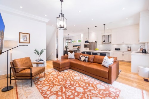 1585 Draycott Road, North Vancouver, BC - Indoor Photo Showing Living Room