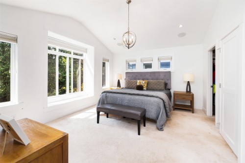 1585 Draycott Road, North Vancouver, BC - Indoor Photo Showing Bedroom