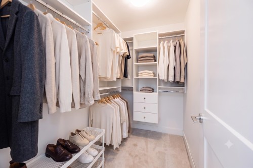 1585 Draycott Road, North Vancouver, BC - Indoor With Storage