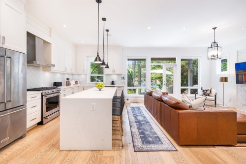 1585 Draycott Road, North Vancouver, BC - Indoor Photo Showing Kitchen With Upgraded Kitchen