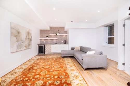 1585 Draycott Road, North Vancouver, BC - Indoor Photo Showing Living Room