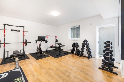 1585 Draycott Road, North Vancouver, BC - Indoor Photo Showing Gym Room