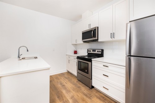 1585 Draycott Road, North Vancouver, BC - Indoor Photo Showing Kitchen With Upgraded Kitchen