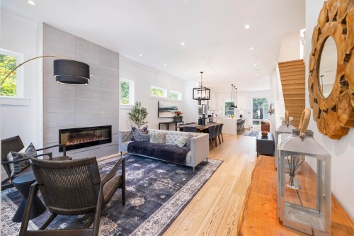 1585 Draycott Road, North Vancouver, BC - Indoor Photo Showing Living Room With Fireplace