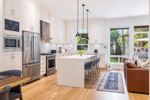 1585 Draycott Road, North Vancouver, BC - Indoor Photo Showing Kitchen With Upgraded Kitchen