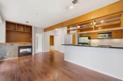 318-560 Raven Woods Drive North Vancouver, BC V7G 2T3