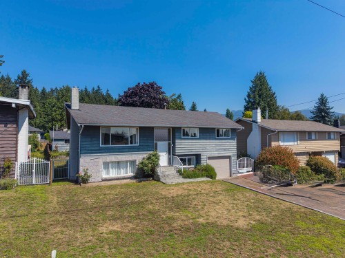 854 16th Street E North Vancouver, BC V7L 2V4