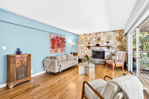 990 Jarvis Street, Coquitlam, BC - Indoor Photo Showing Living Room With Fireplace
