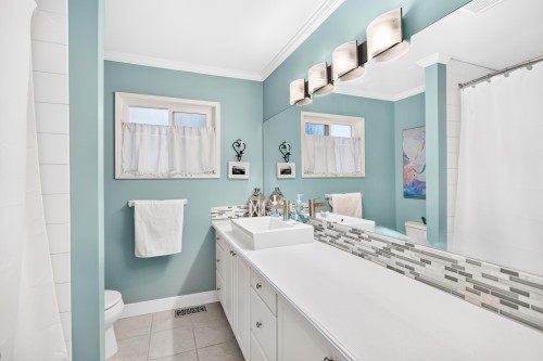 990 Jarvis Street, Coquitlam, BC - Indoor Photo Showing Bathroom