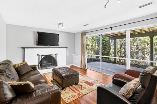 990 Jarvis Street, Coquitlam, BC - Indoor Photo Showing Living Room With Fireplace