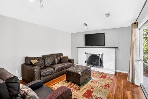 990 Jarvis Street, Coquitlam, BC - Indoor Photo Showing Living Room With Fireplace