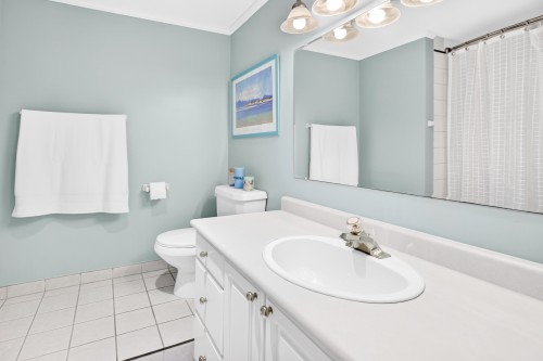 990 Jarvis Street, Coquitlam, BC - Indoor Photo Showing Bathroom