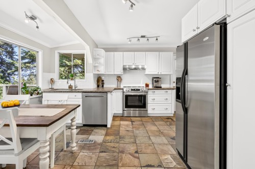 990 Jarvis Street, Coquitlam, BC - Indoor Photo Showing Kitchen