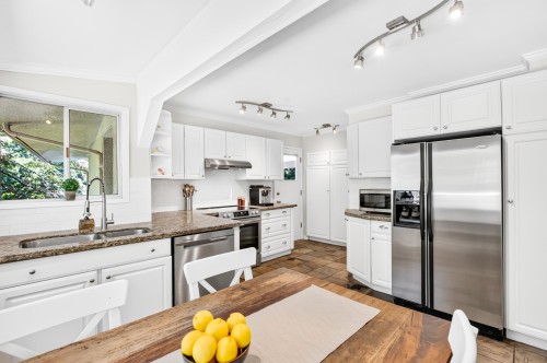 990 Jarvis Street, Coquitlam, BC - Indoor Photo Showing Kitchen With Double Sink