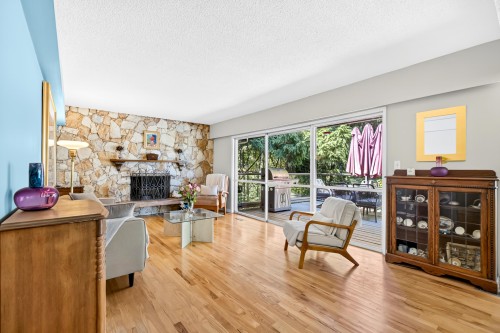 990 Jarvis Street, Coquitlam, BC - Indoor Photo Showing Living Room With Fireplace