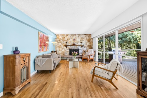 990 Jarvis Street, Coquitlam, BC - Indoor Photo Showing Living Room With Fireplace