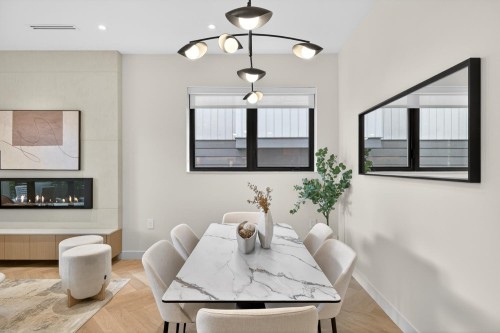 1-58 40Th Avenue E, Vancouver, BC - Indoor Photo Showing Dining Room