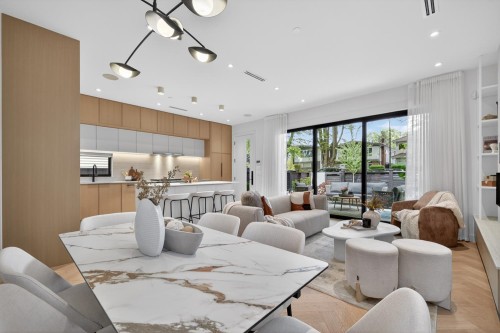 1-58 40Th Avenue E, Vancouver, BC - Indoor Photo Showing Living Room