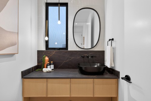 1-58 40Th Avenue E, Vancouver, BC - Indoor Photo Showing Bathroom