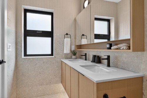 1-58 40Th Avenue E, Vancouver, BC - Indoor