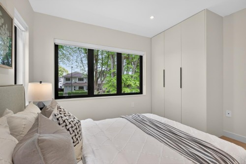 1-58 40Th Avenue E, Vancouver, BC - Indoor Photo Showing Bedroom
