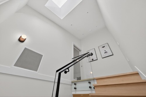 1-58 40Th Avenue E, Vancouver, BC - Indoor Photo Showing Other Room