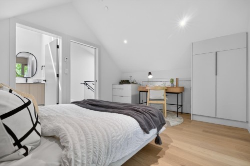 1-58 40Th Avenue E, Vancouver, BC - Indoor Photo Showing Bedroom