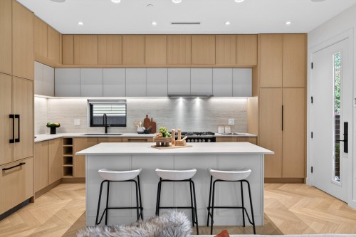 1-58 40Th Avenue E, Vancouver, BC - Indoor Photo Showing Kitchen With Upgraded Kitchen
