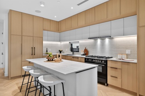 1-58 40Th Avenue E, Vancouver, BC - Indoor Photo Showing Kitchen With Upgraded Kitchen