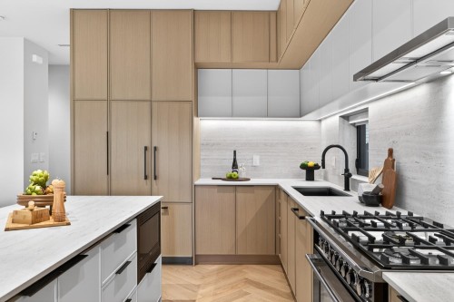 1-58 40Th Avenue E, Vancouver, BC - Indoor Photo Showing Kitchen With Upgraded Kitchen