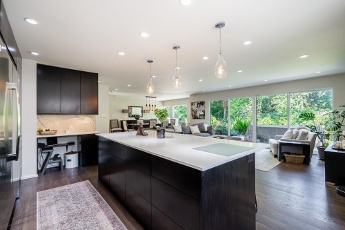 4241 Yuculta Crescent, Vancouver, BC - Indoor Photo Showing Kitchen With Upgraded Kitchen