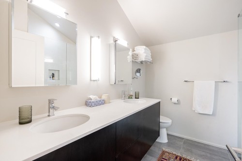 4241 Yuculta Crescent, Vancouver, BC - Indoor Photo Showing Bathroom